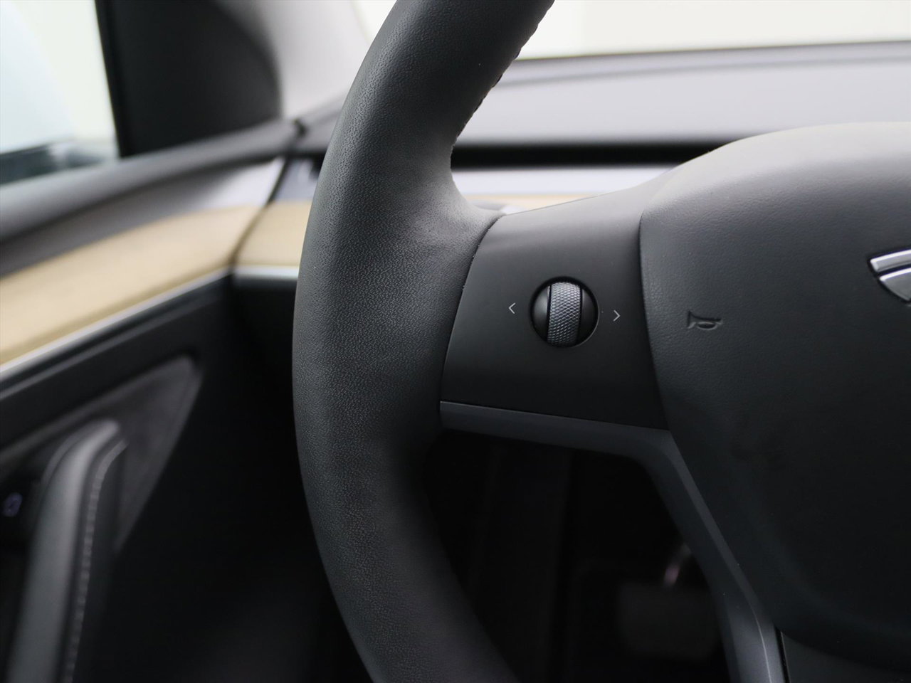 Tesla Model Y Standard RWD Plus 92.4% SoH [ TREKHAAK+LFP ACCU+AUTOPILOT+19 INCH+PREMIUM AUDIO ] 21
