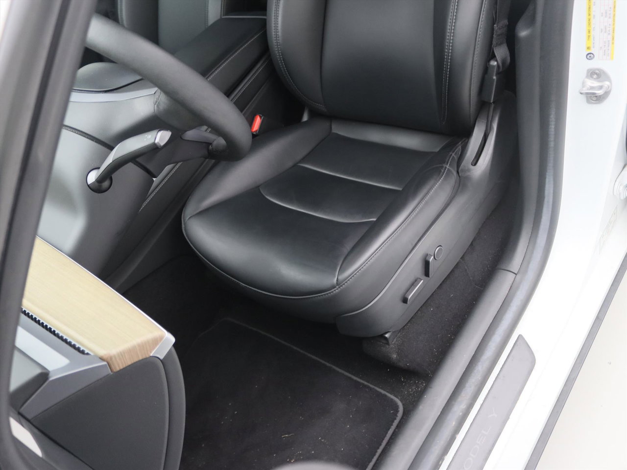 Tesla Model Y Standard RWD Plus 92.4% SoH [ TREKHAAK+LFP ACCU+AUTOPILOT+19 INCH+PREMIUM AUDIO ] 18