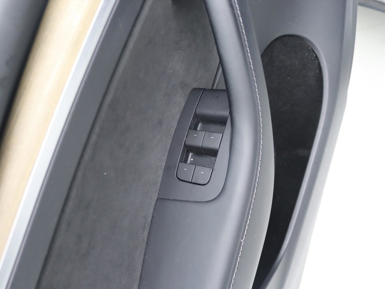 Tesla Model Y Standard RWD Plus 92.4% SoH [ TREKHAAK+LFP ACCU+AUTOPILOT+19 INCH+PREMIUM AUDIO ] 29