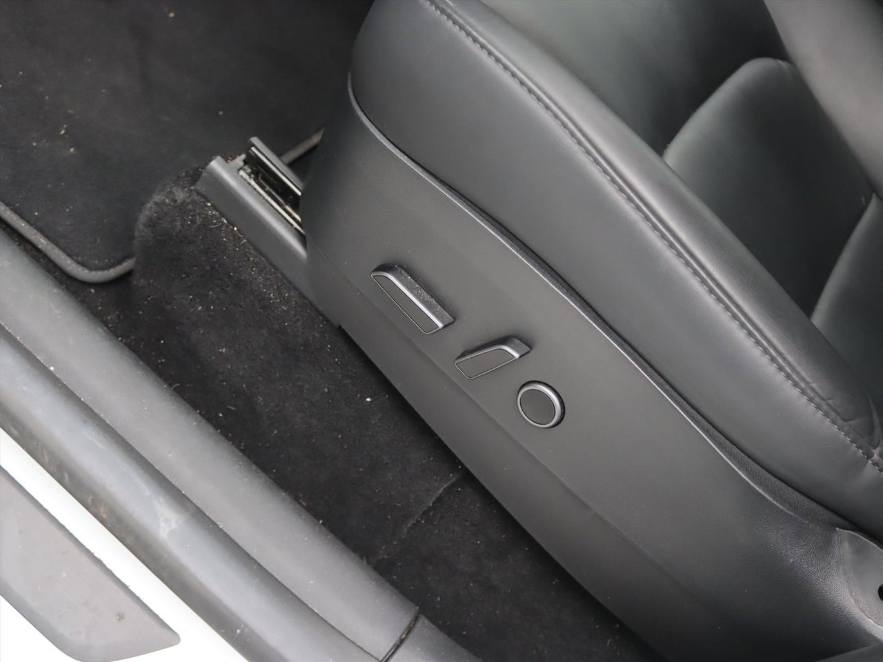 Tesla Model Y Standard RWD Plus 351pk 92.7% SoH [ TREKHAAK+LFP ACCU+AUTOPILOT+20 INCH+PREMIUM AUDIO ] 18