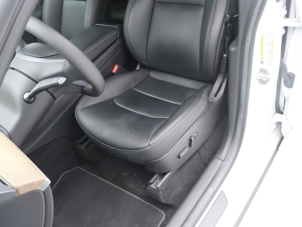 Tesla Model Y Standard RWD Plus 351pk 92.7% SoH [ TREKHAAK+LFP ACCU+AUTOPILOT+20 INCH+PREMIUM AUDIO ] 17