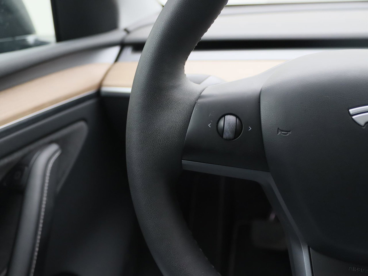 Tesla Model Y Long Range AWD 351pk 96.4% SoH [ HW4+TREKHAAK+20 INCH+AMD RYZEN ] 20