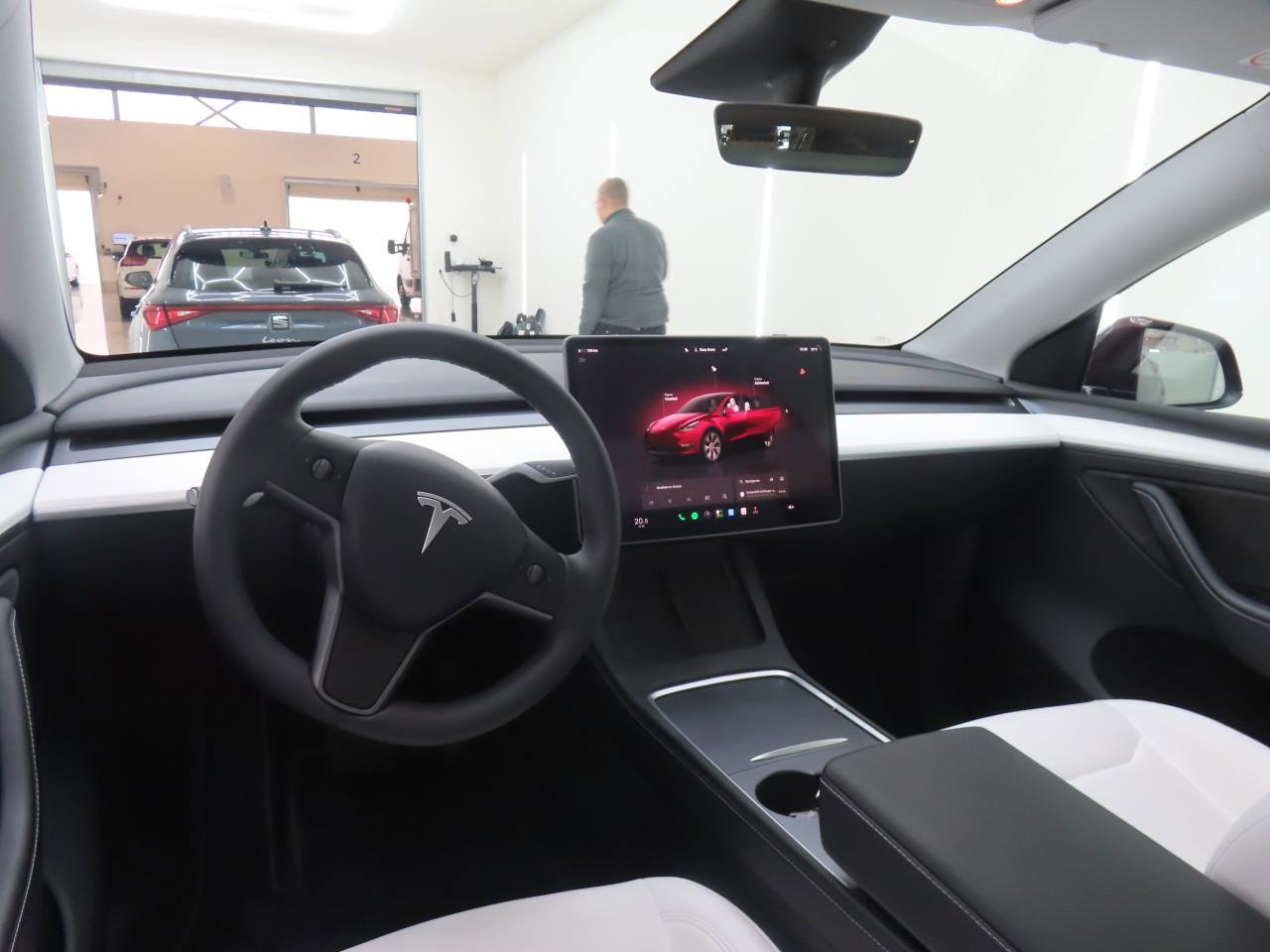 Tesla Model Y Long Range 345pk AWD 97% SoH [ CHERRY+WIT LEDER+AMD RYZEN+PREMIUM AUDIO ] 6