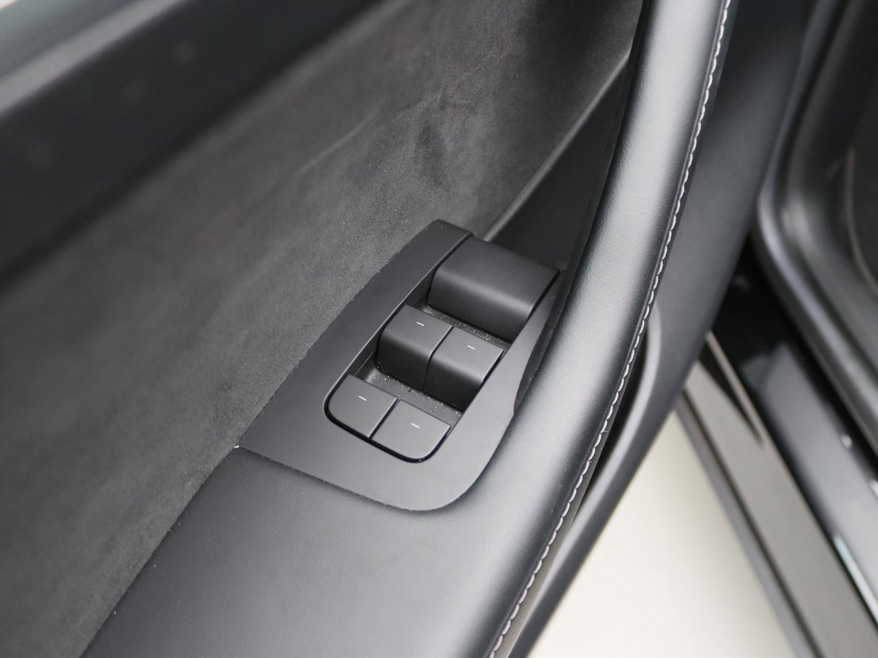 Tesla Model Y Long Range AWD 75kWh 351pk 90.8% SoH [ AMD RYZEN+AUTOPILOT+20 INCH+PREMIUM AUDIO ] 19