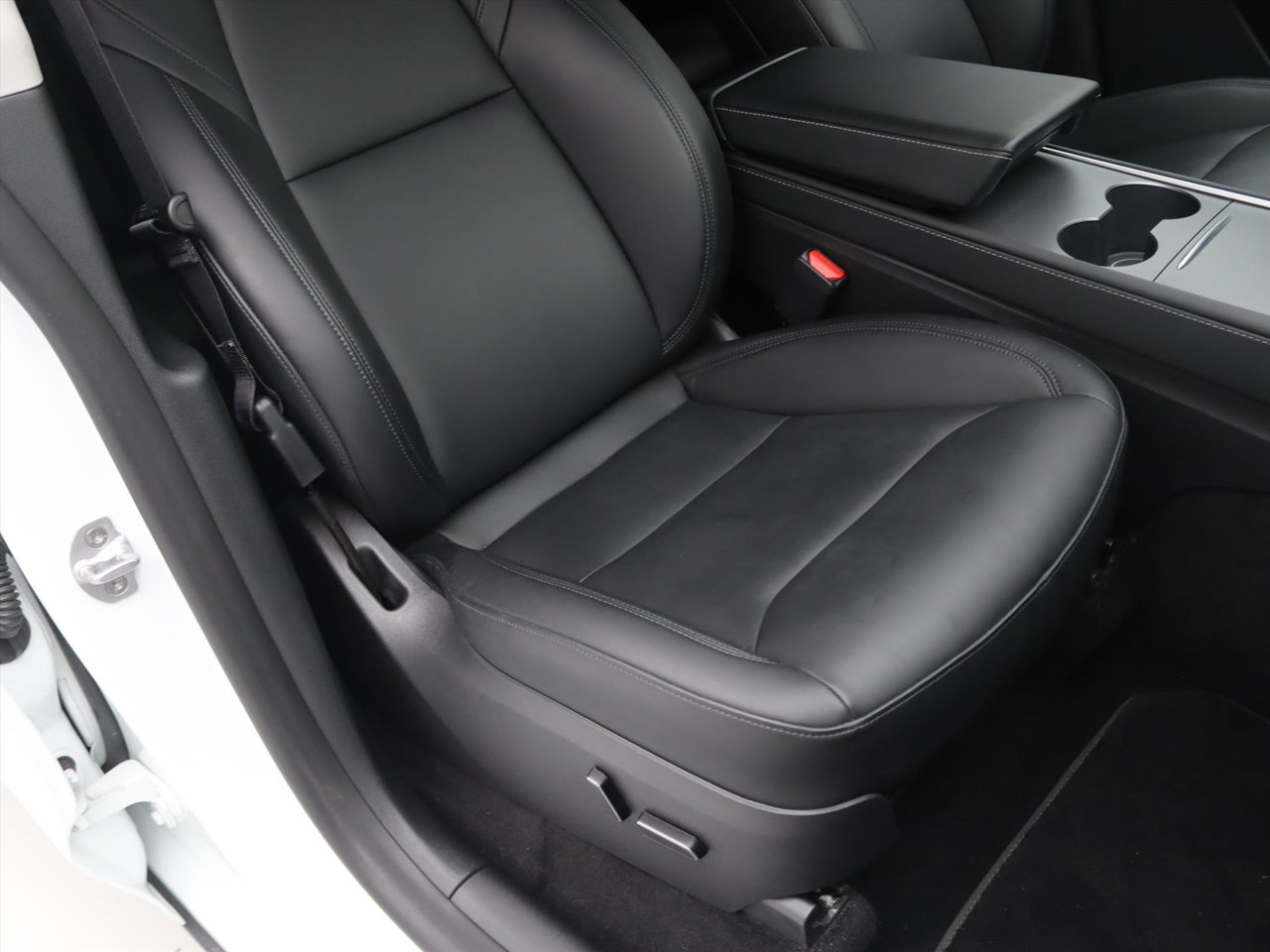 Tesla Model Y Long Range AWD 75kWh 351pk 94,5% SoH [ TREKHAAK+AMD RYZEN+AUTOPILOT+19 INCH+PREMIUM AUDIO ] 19