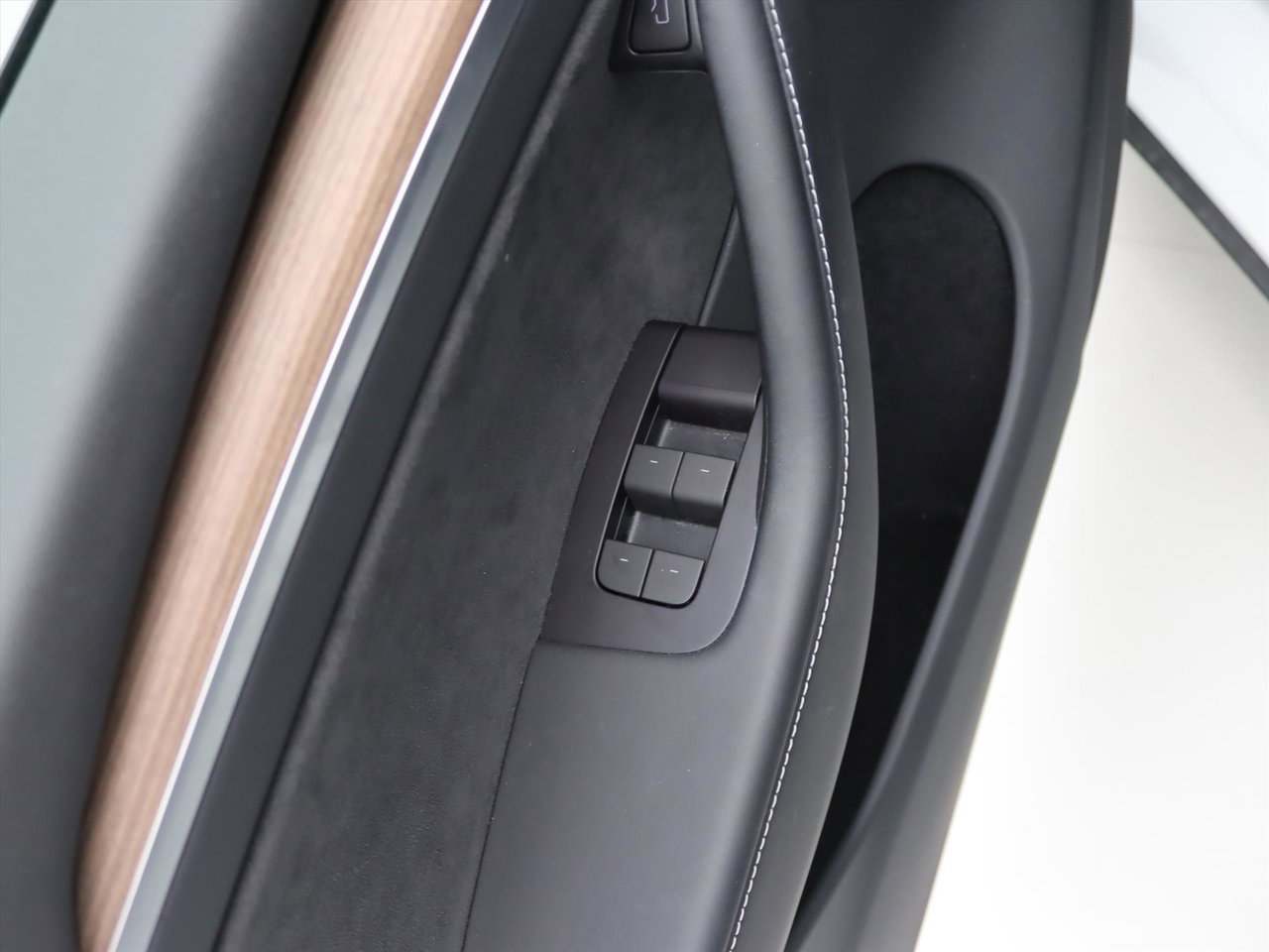 Tesla Model Y Long Range AWD 75kWh 351pk 99.1% SoH [ AMD RYZEN+AUTOPILOT+20 INCH+PREMIUM AUDIO ] 29