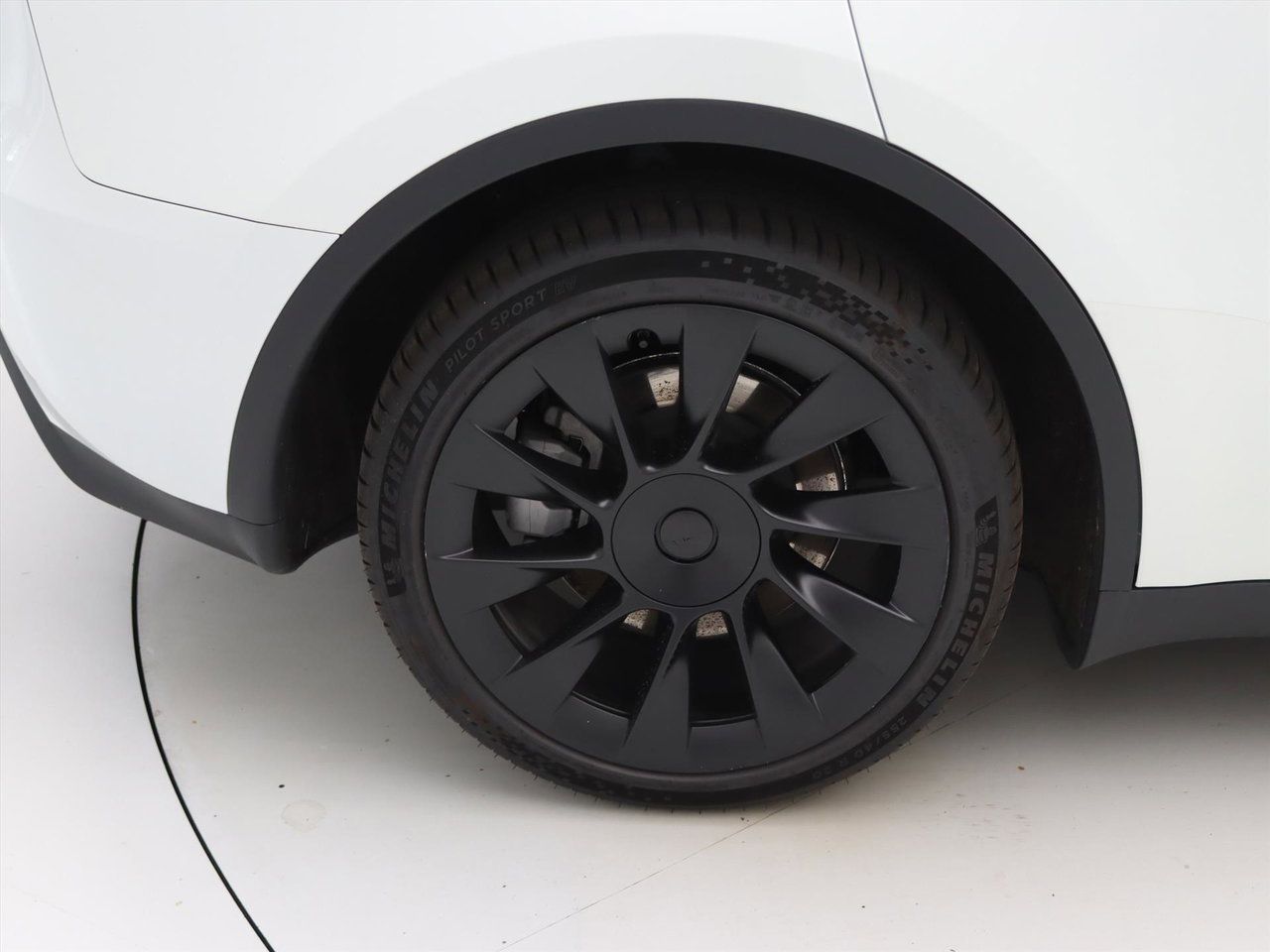 Tesla Model Y Long Range AWD 75kWh 351pk 99.1% SoH [ AMD RYZEN+AUTOPILOT+20 INCH+PREMIUM AUDIO ] 9