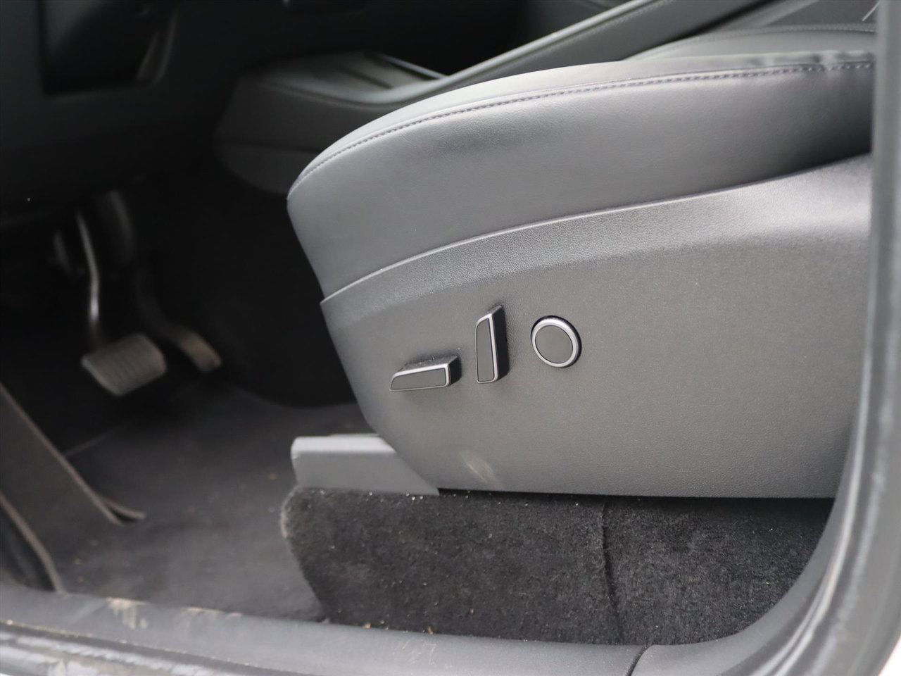 Tesla Model Y Long Range AWD 75kWh 351pk 99.1% SoH [ AMD RYZEN+AUTOPILOT+20 INCH+PREMIUM AUDIO ] 18