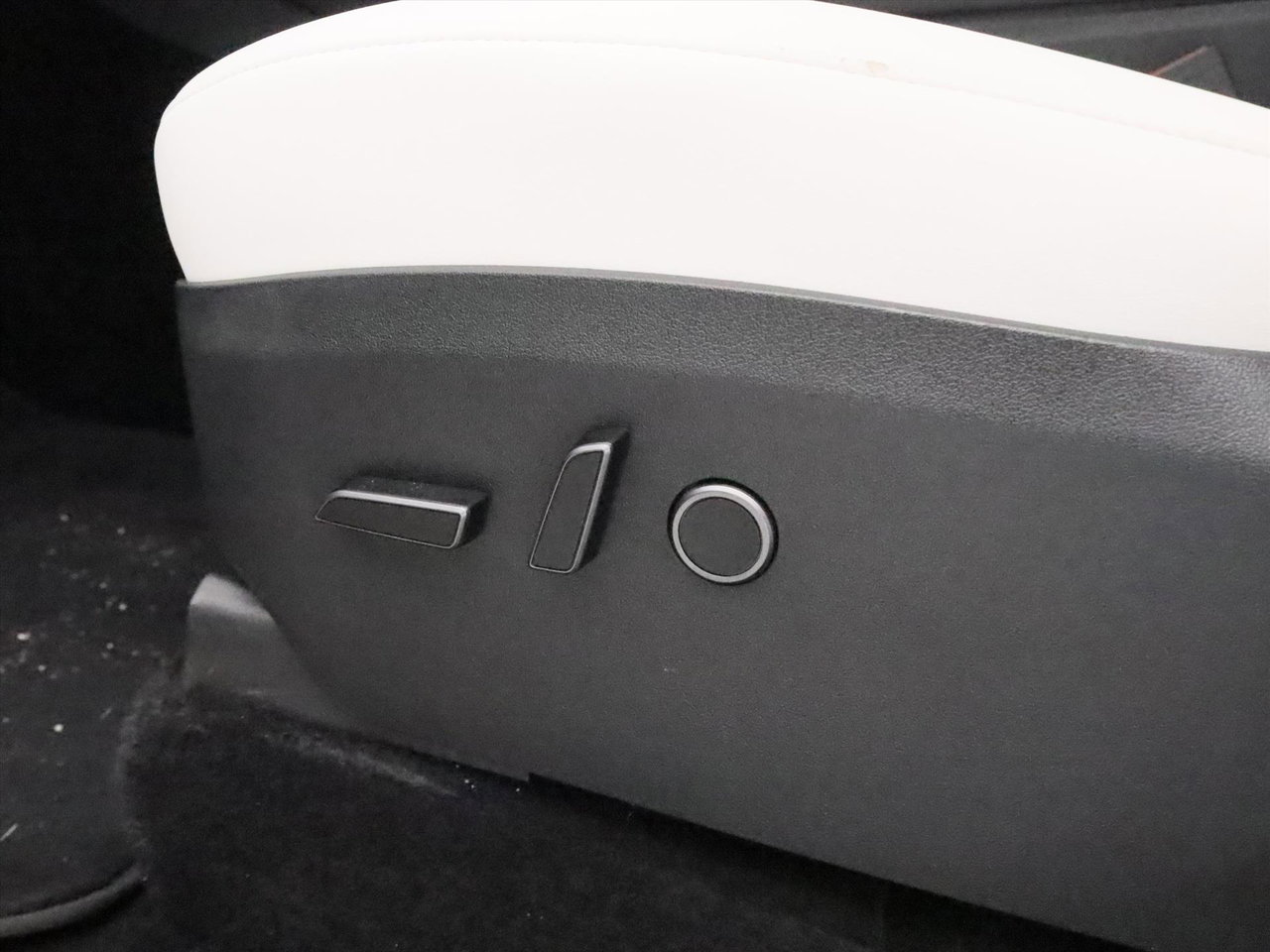 Tesla Model Y Long Range AWD 75kWh 351pk 92.9% SoH [ WIT LEDER+TREKHAAK+AMD RYZEN+AUTOPILOT+19 INCH ] 20