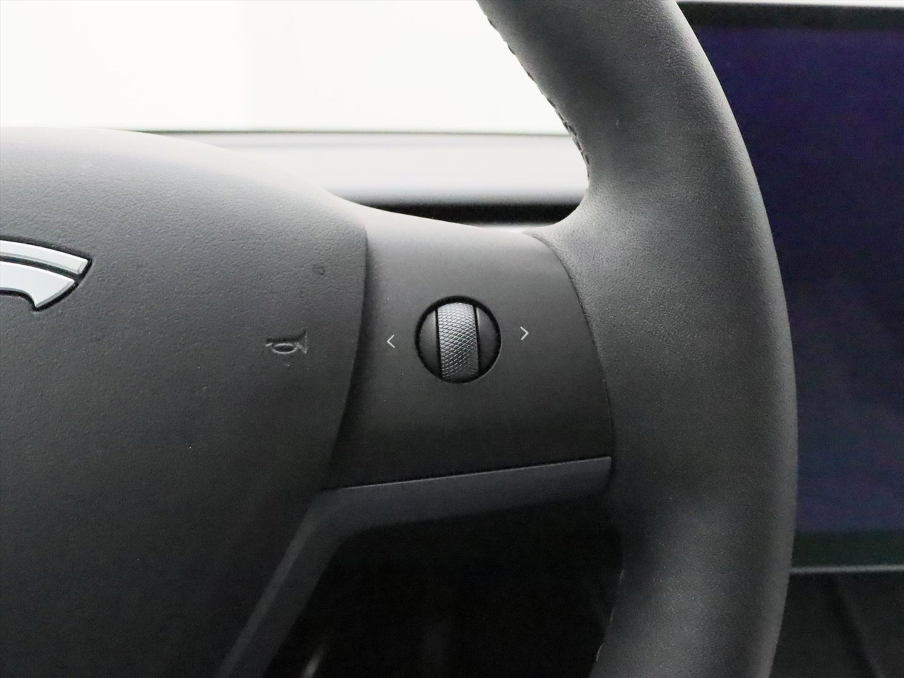 Tesla Model Y Long Range AWD 75kWh 351pk 92.9% SoH [ WIT LEDER+TREKHAAK+AMD RYZEN+AUTOPILOT+19 INCH ] 25
