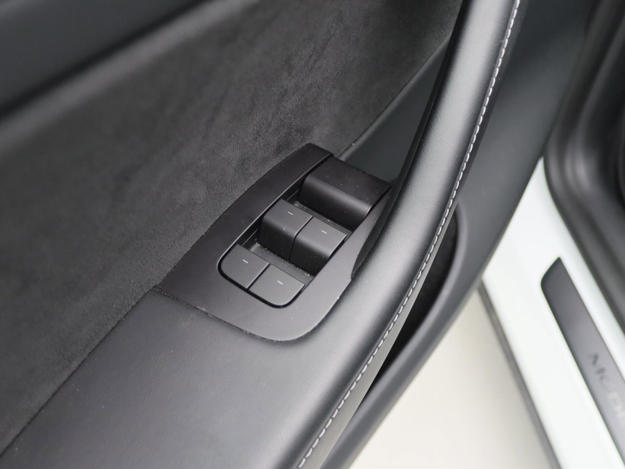 Tesla Model Y Long Range AWD 75kWh 351pk 91.8% SoH [ AMD RYZEN+AUTOPILOT+19 INCH+PREMIUM AUDIO ] 21