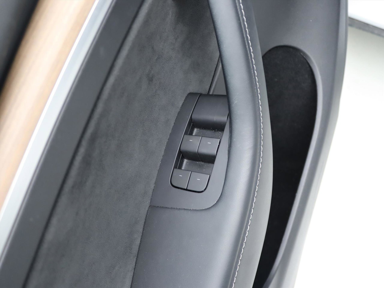 Tesla Model Y Standard RWD Plus 299pk 94.8% SoH [ AMD RYZEN+AUTOPILOT+19 INCH+PREMIUM AUDIO ] 25