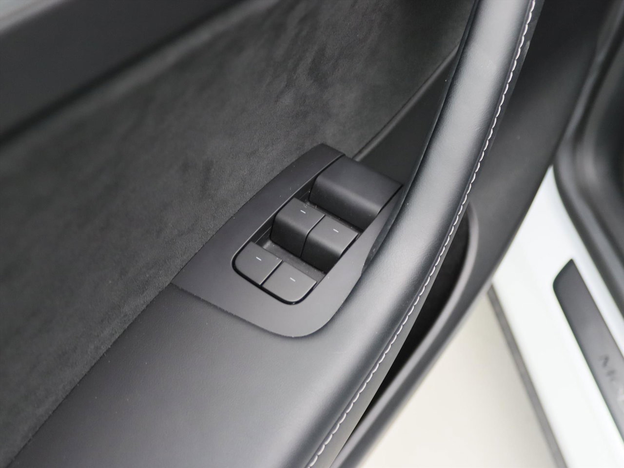 Tesla Model Y Standard RWD Plus 95.2% SoH [ AMD RYZEN+AUTOPILOT+19 INCH+PREMIUM AUDIO ] 21