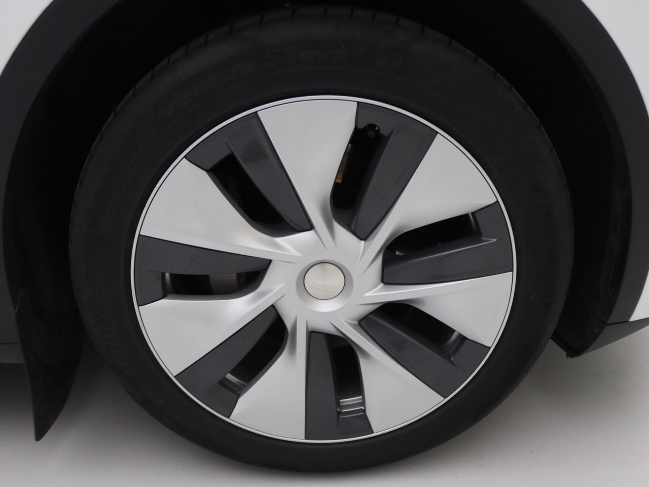 Tesla Model Y Standard RWD Plus 95.2% SoH [ AMD RYZEN+AUTOPILOT+19 INCH+PREMIUM AUDIO ] 16
