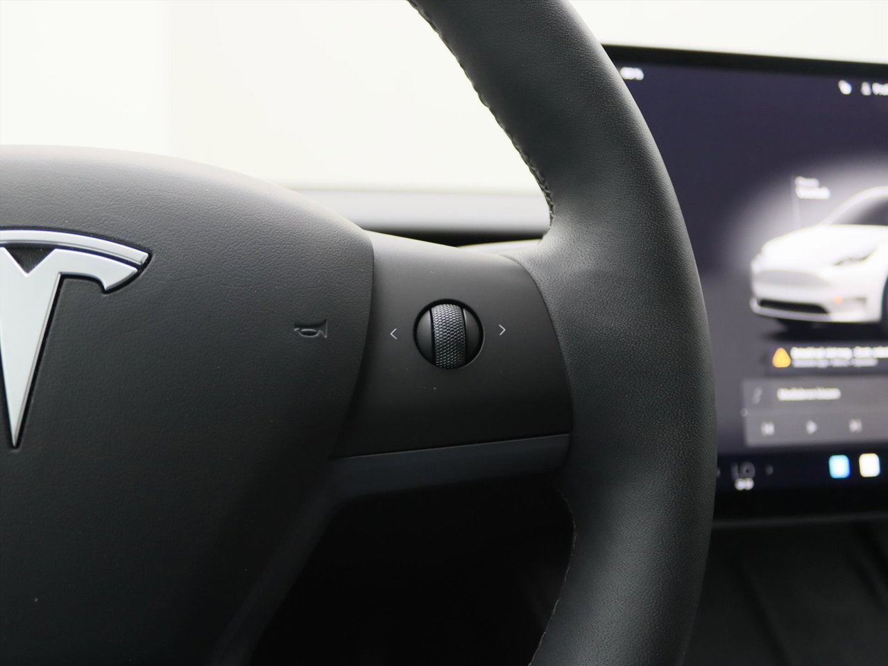 Tesla Model Y Standard RWD Plus 95.2% SoH [ AMD RYZEN+AUTOPILOT+19 INCH+PREMIUM AUDIO ] 25