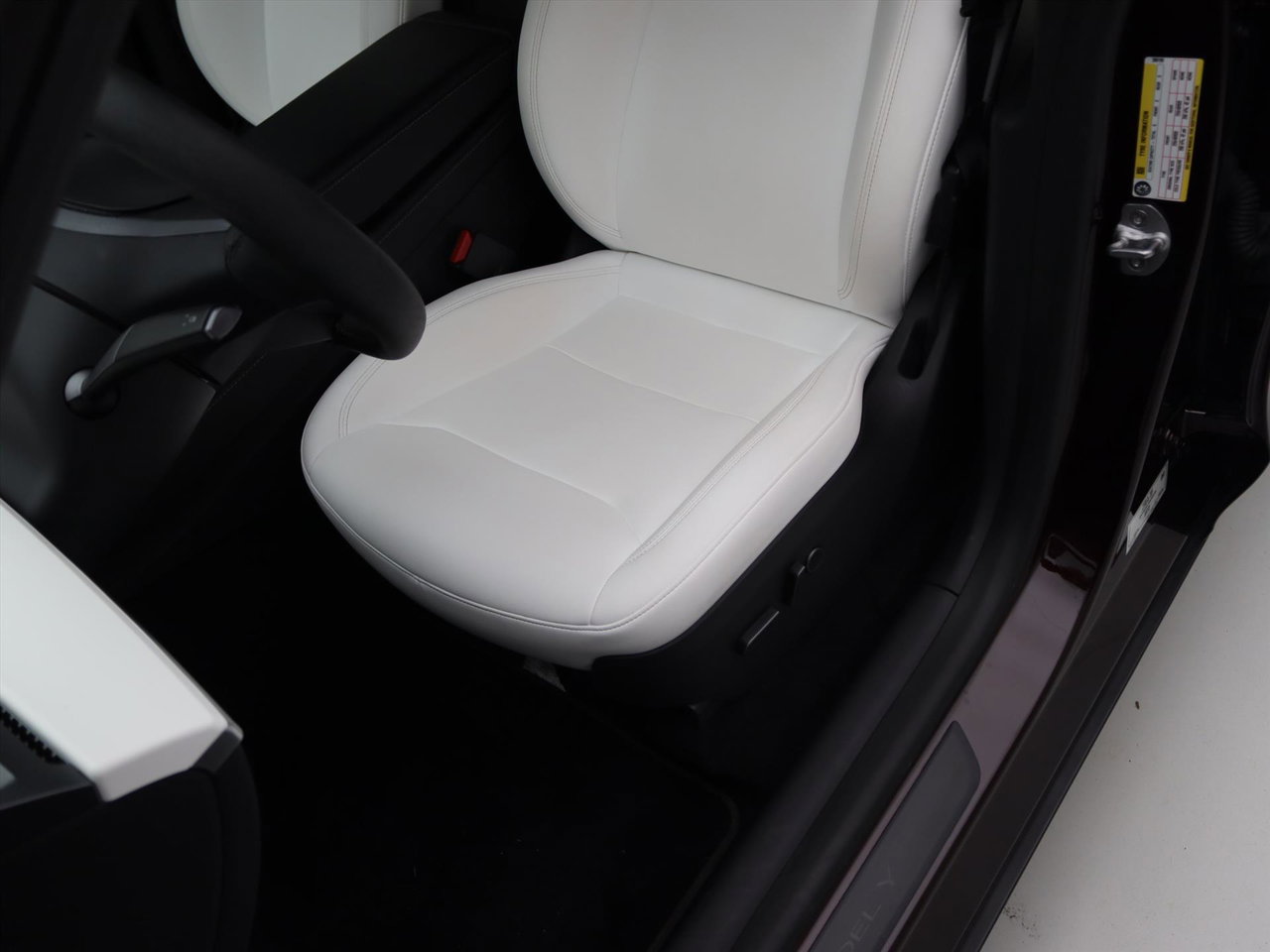 Tesla Model Y Long Range AWD 75kWh 351pk 90.5% SoH [CHERRY RED+FSD+WIT LEDER+ AMD RYZEN+AUTOPILOT+20 INCH ] 24