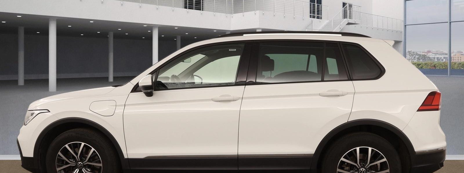 Volkswagen Tiguan Life eHybrid 8
