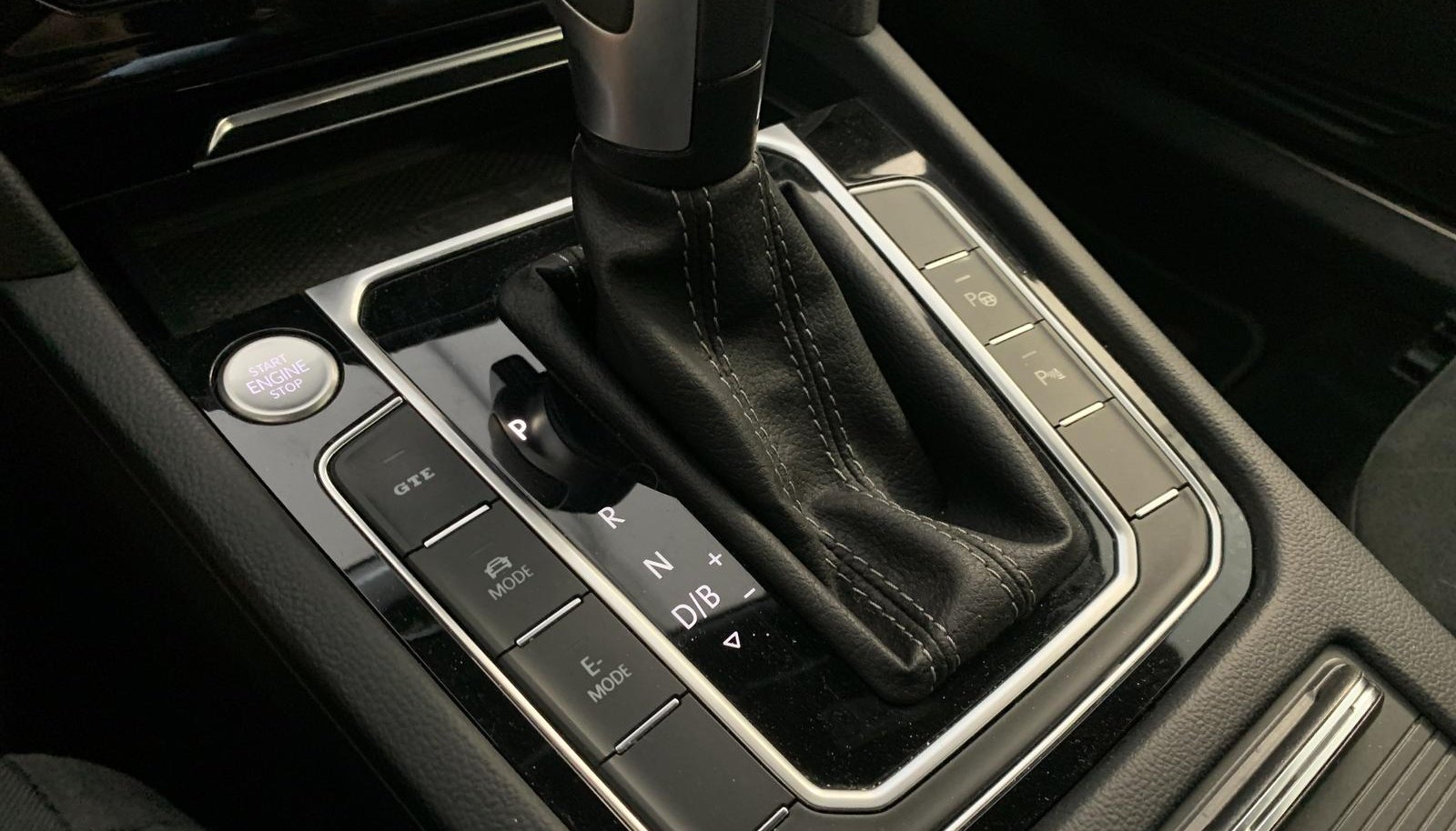Volkswagen Arteon R-Line eHybrid 10