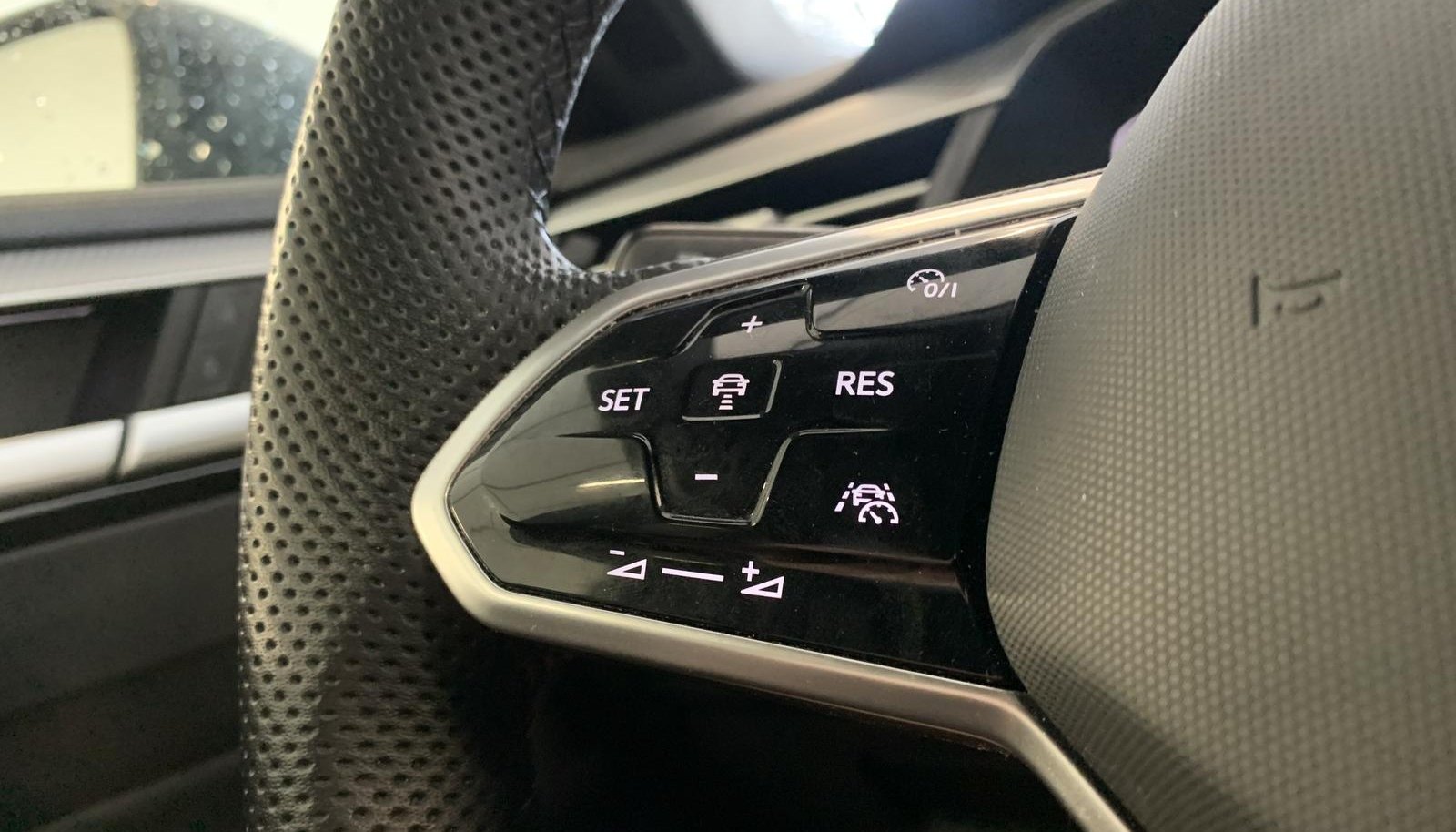 Volkswagen Arteon R-Line eHybrid 12