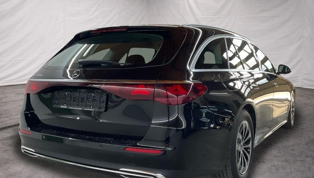 Mercedes-Benz E Avantgarde Advanced 3