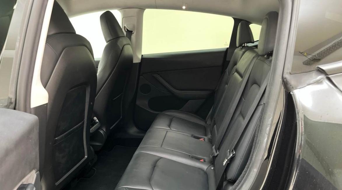 Tesla Model Y Long Range Dual AWD 10
