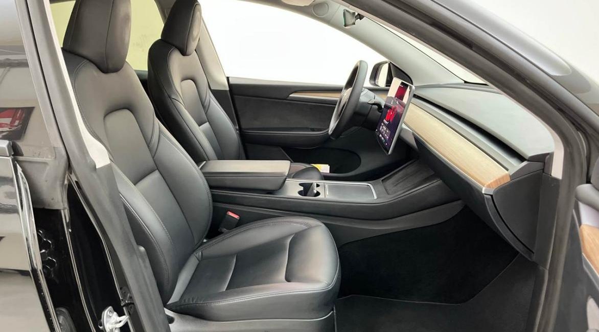 Tesla Model Y Long Range Dual AWD 6