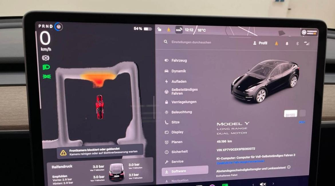 Tesla Model Y Long Range Dual AWD 8