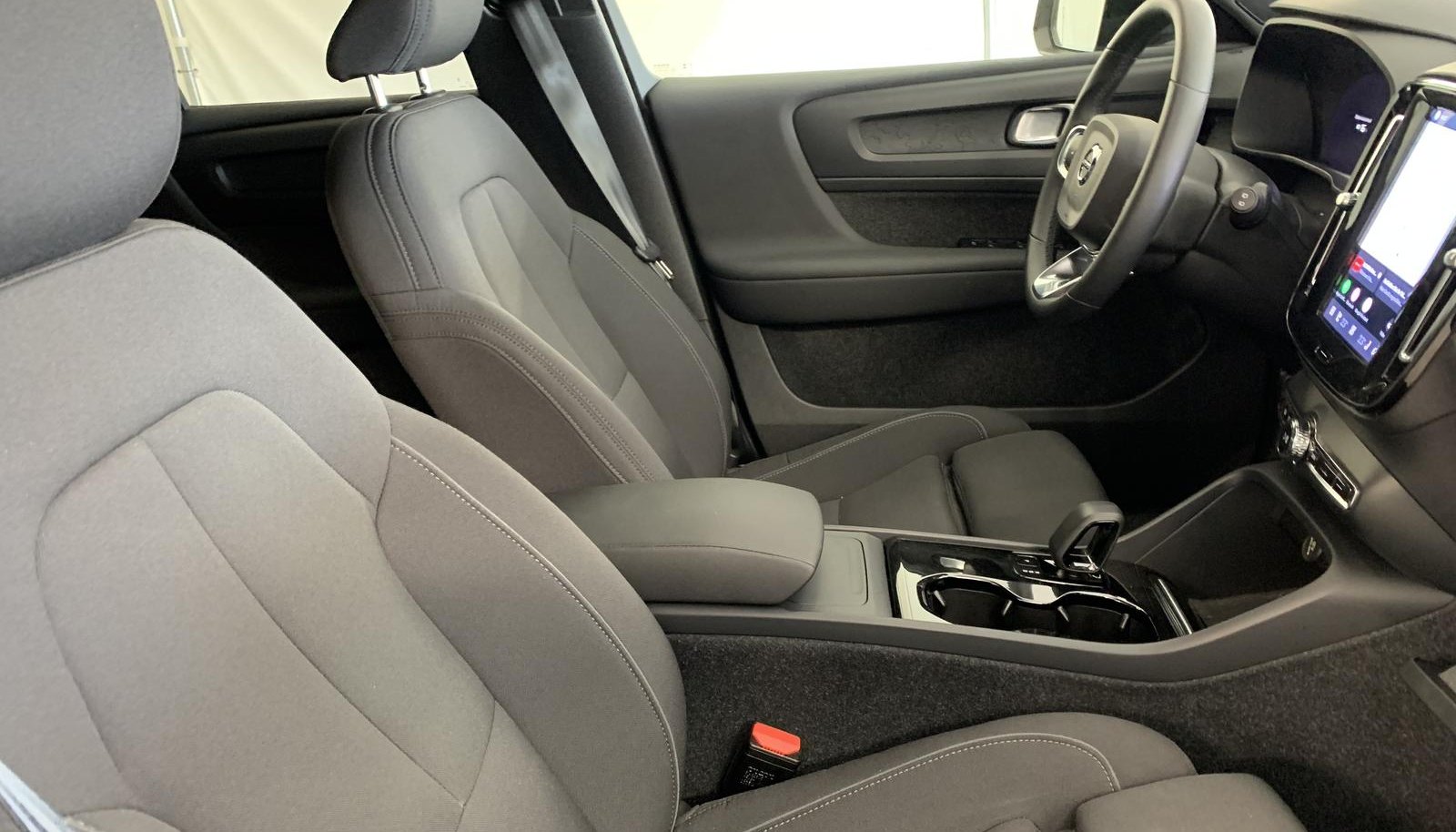 Volvo XC40 Core Recharge Pure Electric 4