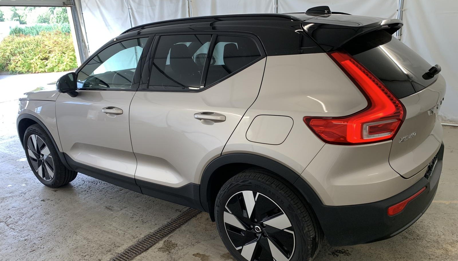 Volvo XC40 Core Recharge Pure Electric 6