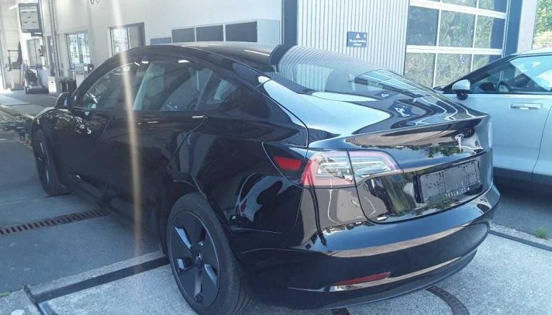 Tesla Model 3 Long Range RWD 3