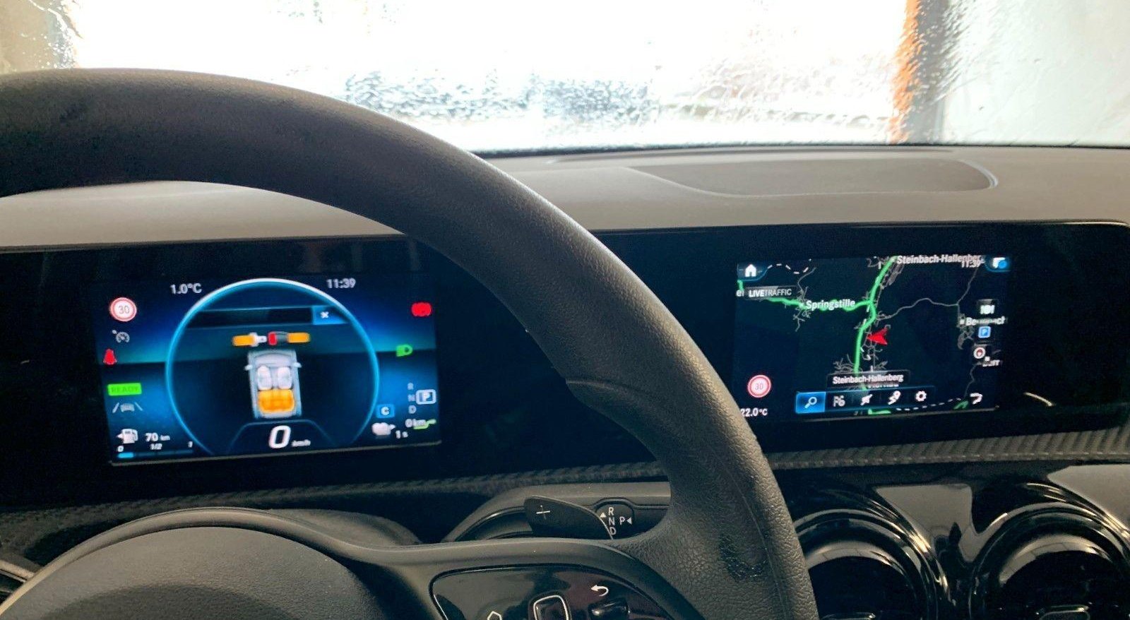 Mercedes-Benz A A 250 e 11