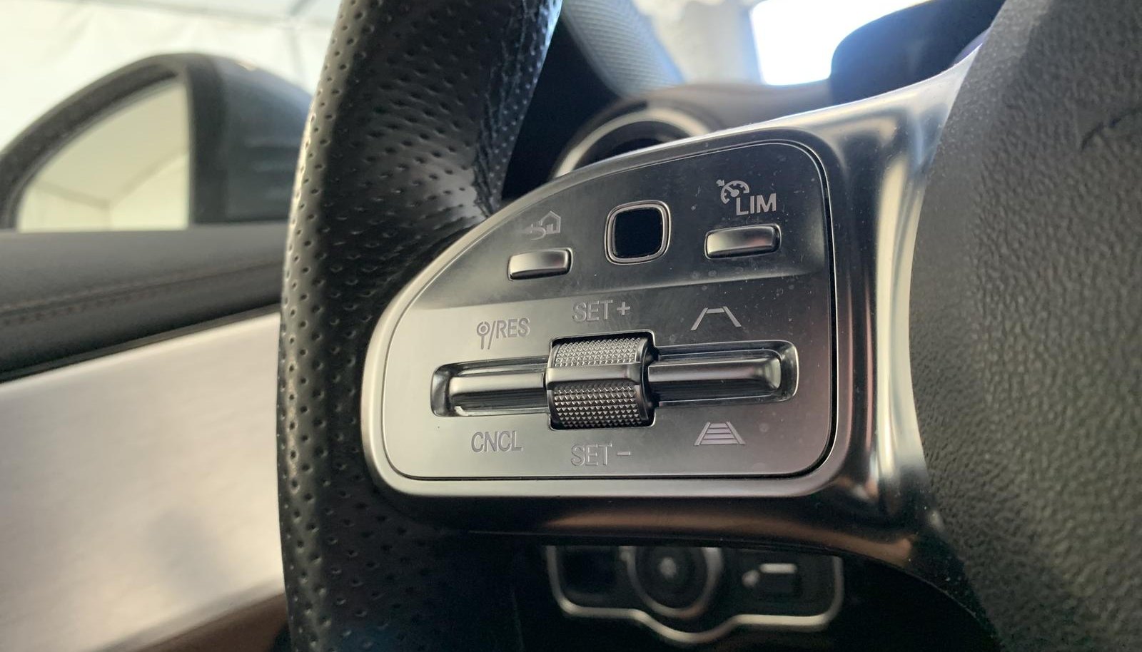 Mercedes-Benz CLA AMG Line 12