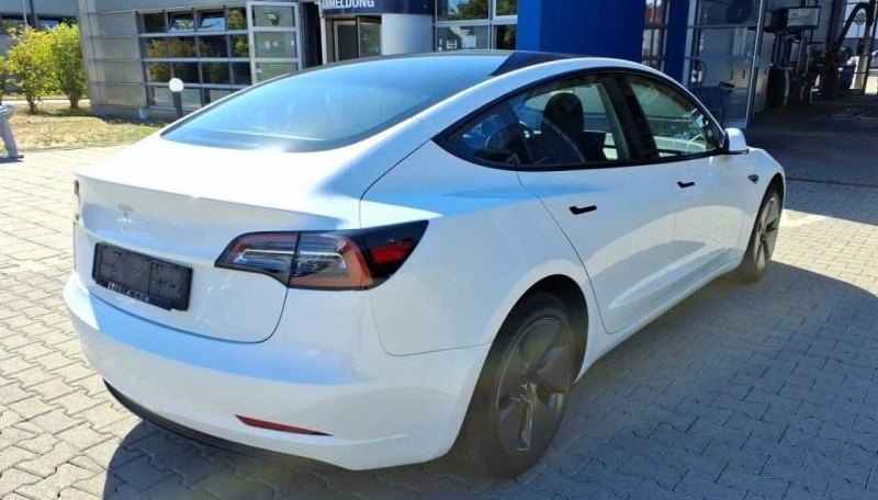 Tesla Model 3 Standard Range 2