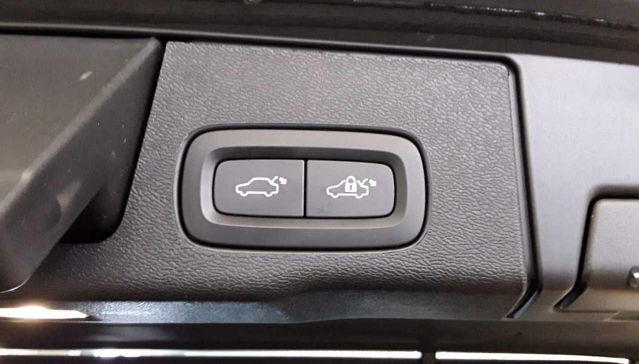 Volvo XC60 Momentum Pro 12