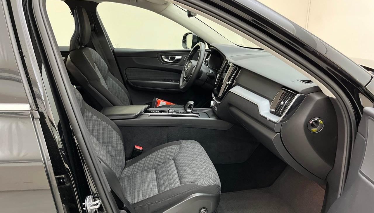 Volvo XC60 Momentum Pro 5