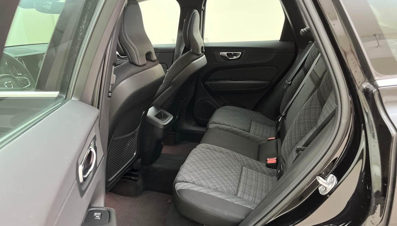 Volvo XC60 Momentum Pro 9
