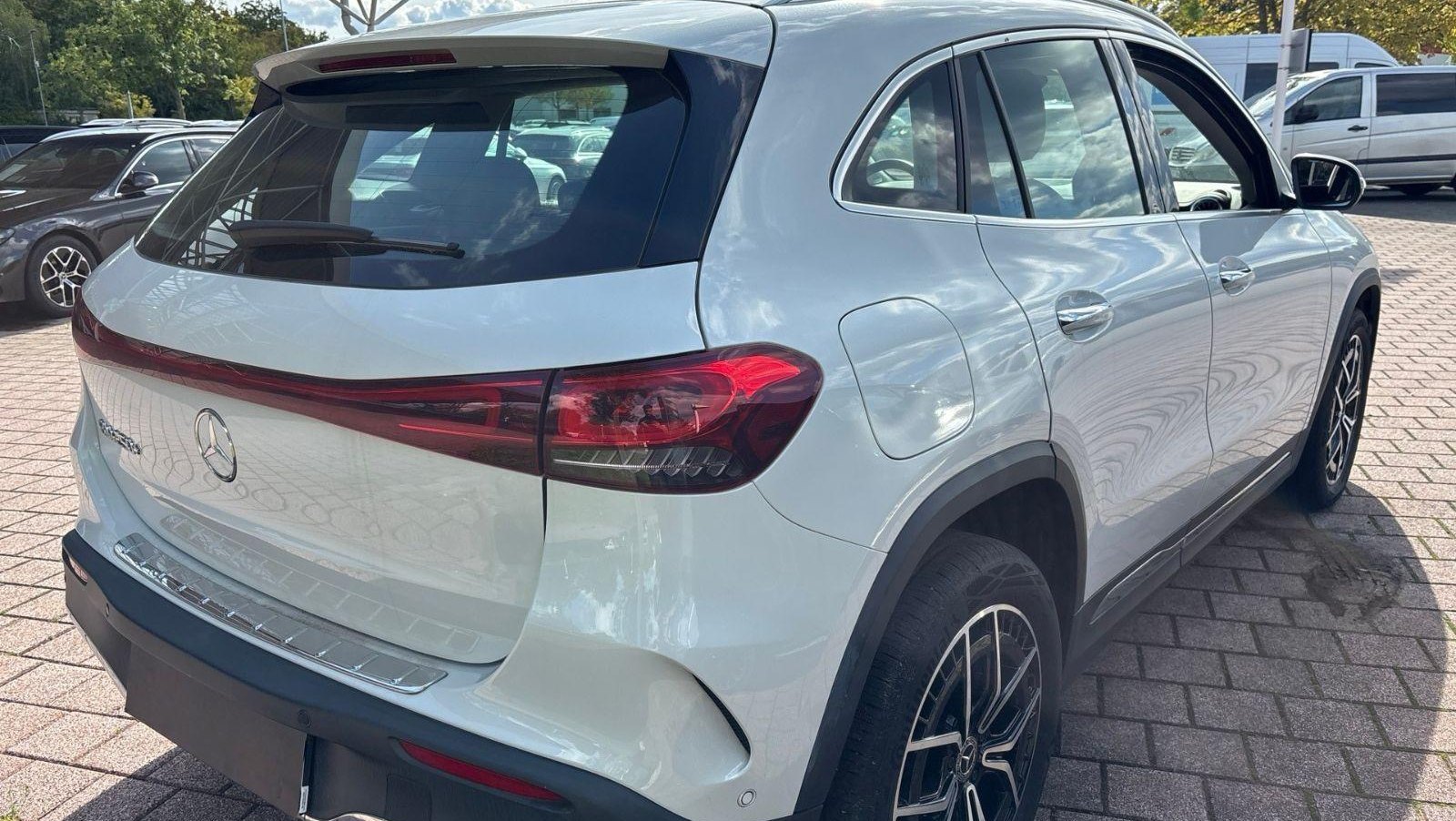 Mercedes-Benz EQA AMG Line 4