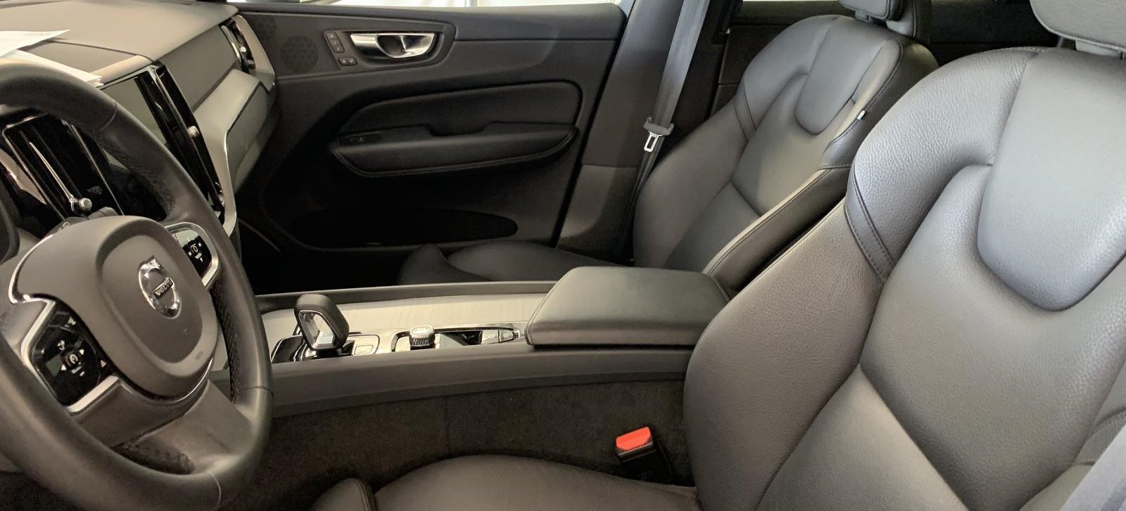 Volvo XC60 Plus Bright AWD 10