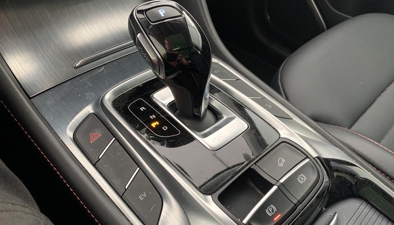 MG EHS Luxury PHEV 11