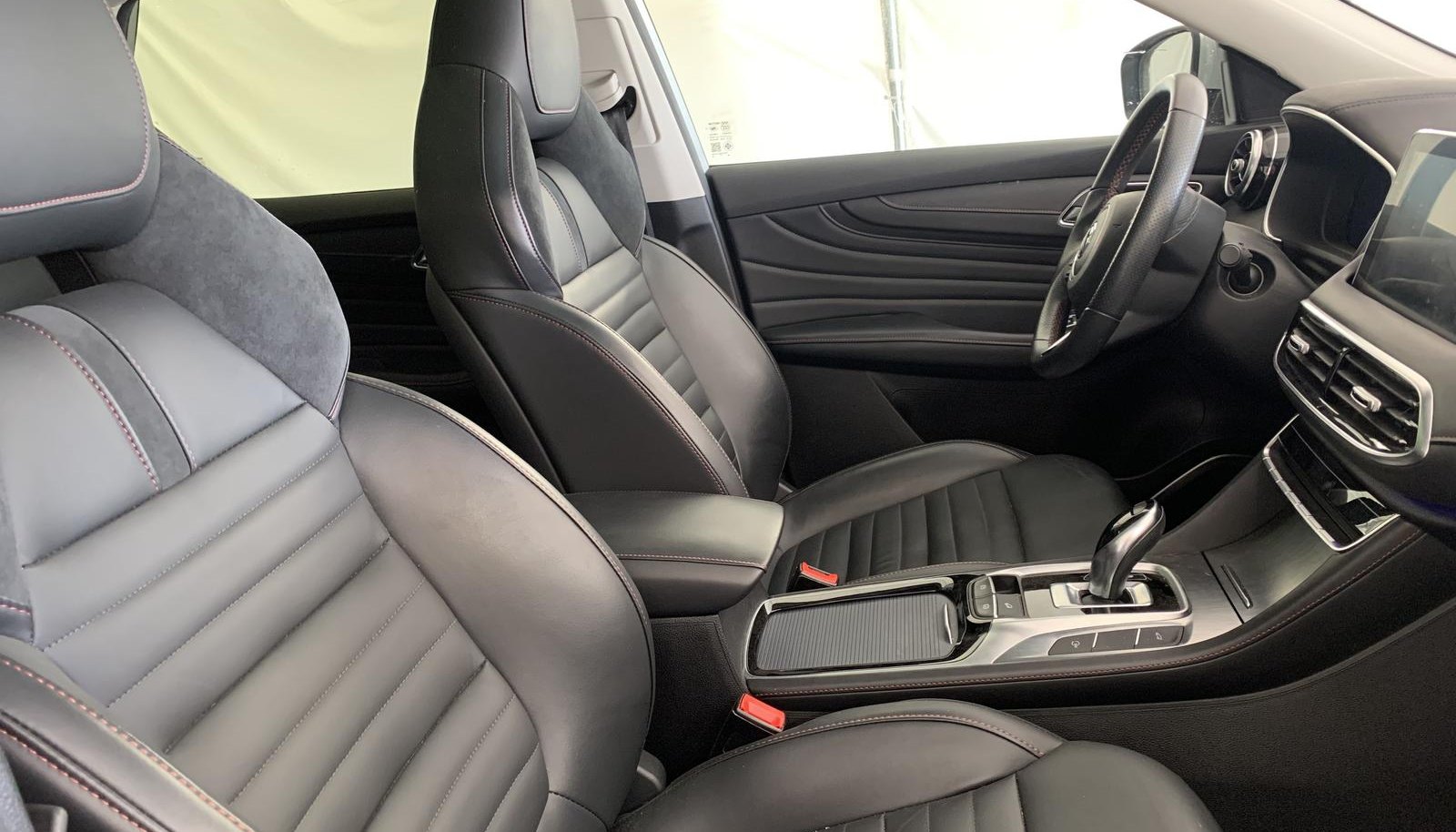 MG EHS Luxury PHEV 3