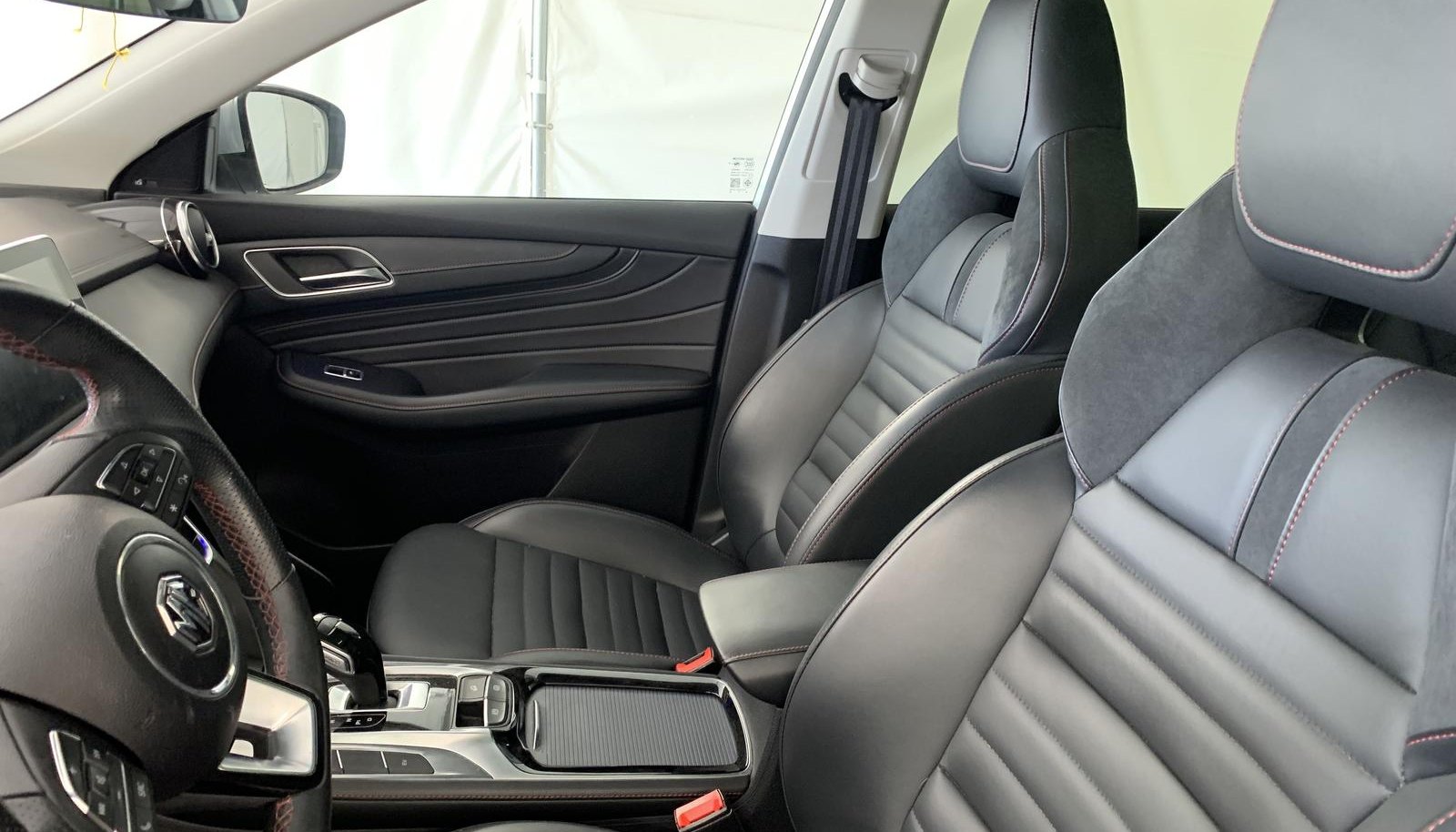 MG EHS Luxury PHEV 8