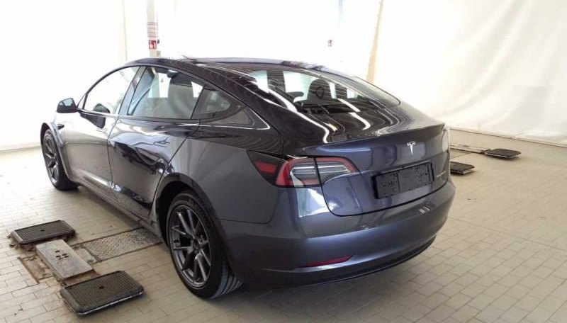 Tesla Model 3 Long Range Dual AWD 10