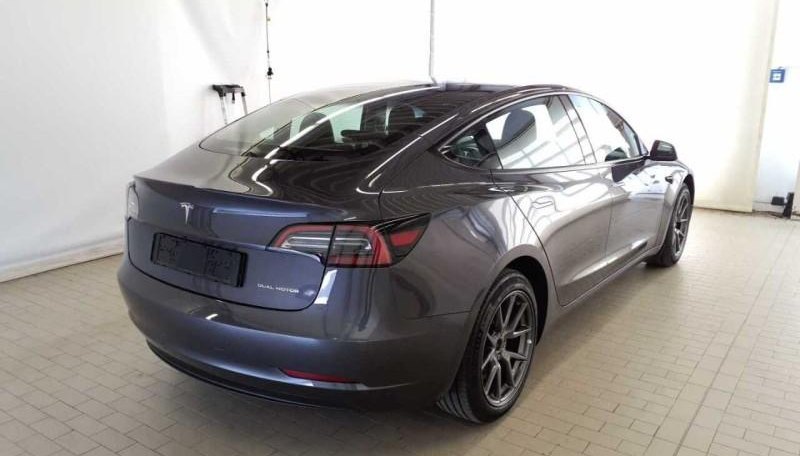Tesla Model 3 Long Range Dual AWD 4