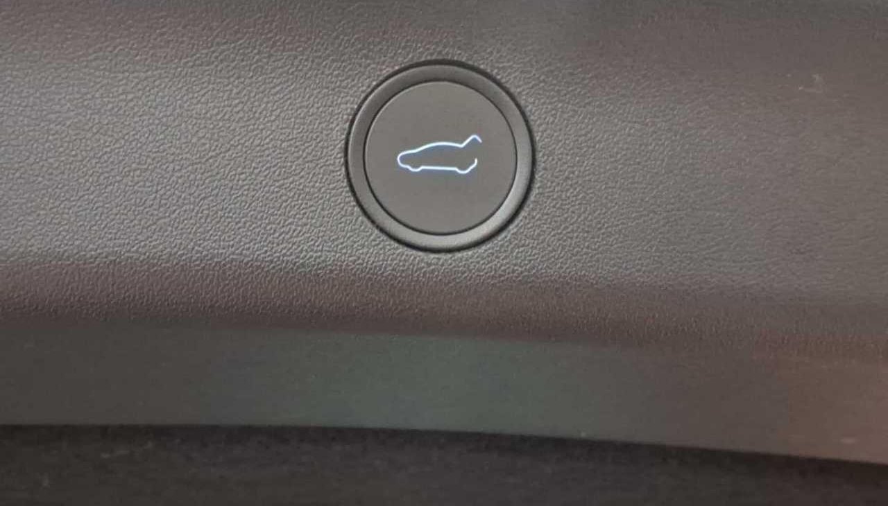 Tesla Model Y Performance Dual AWD 10