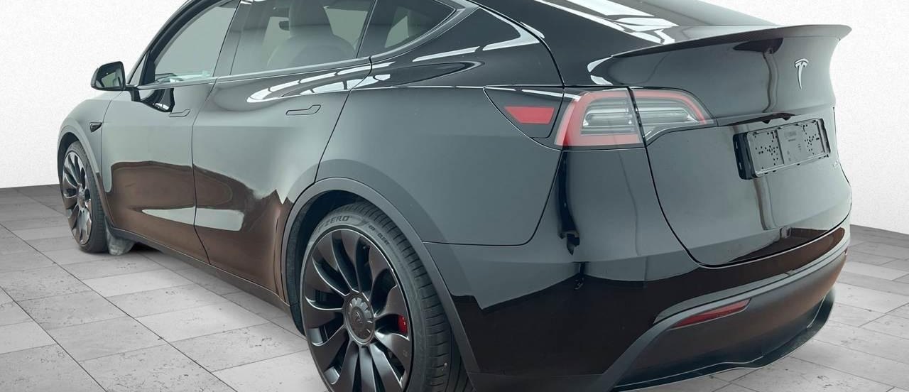 Tesla Model Y Performance Dual AWD 12