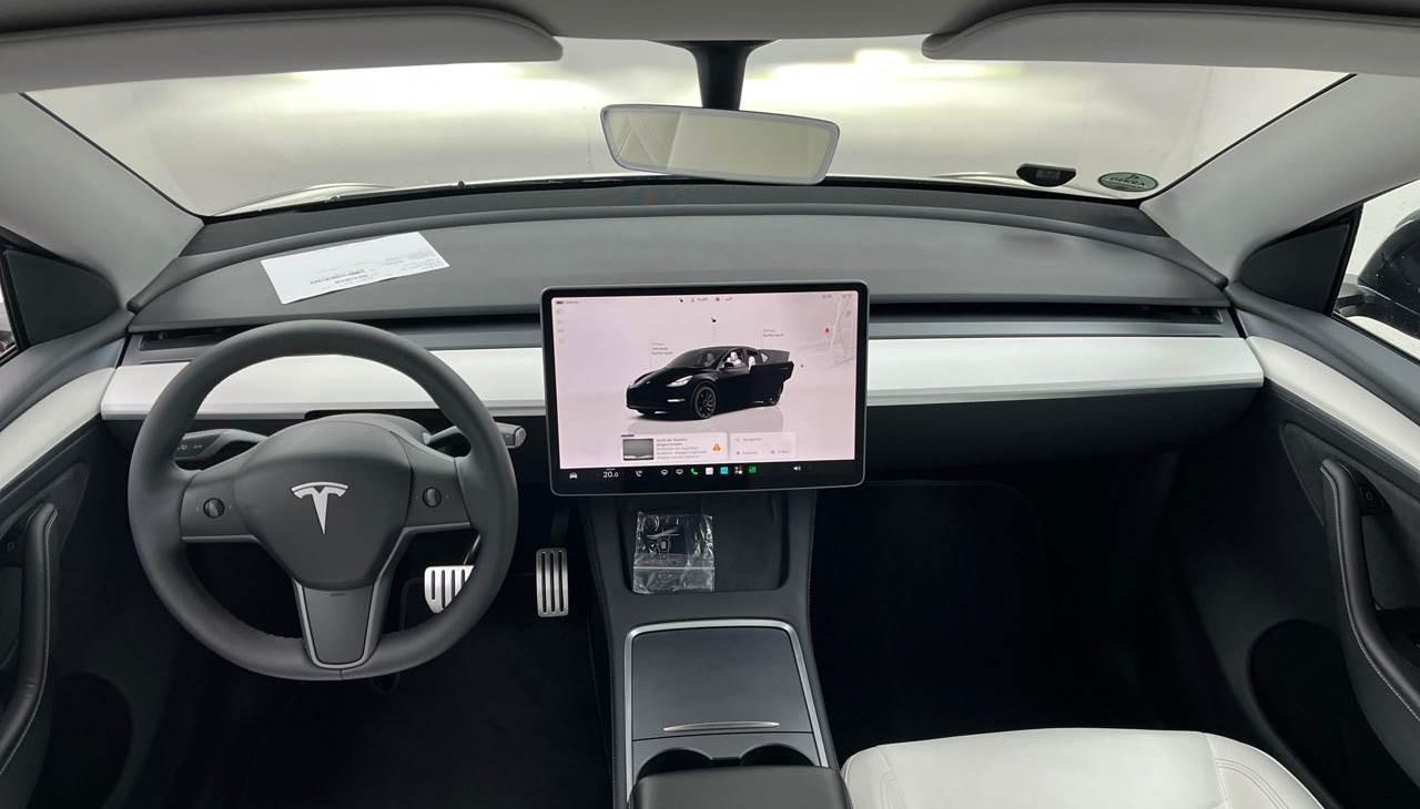 Tesla Model Y Performance Dual AWD 2