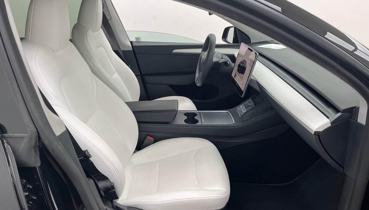 Tesla Model Y Performance Dual AWD 6