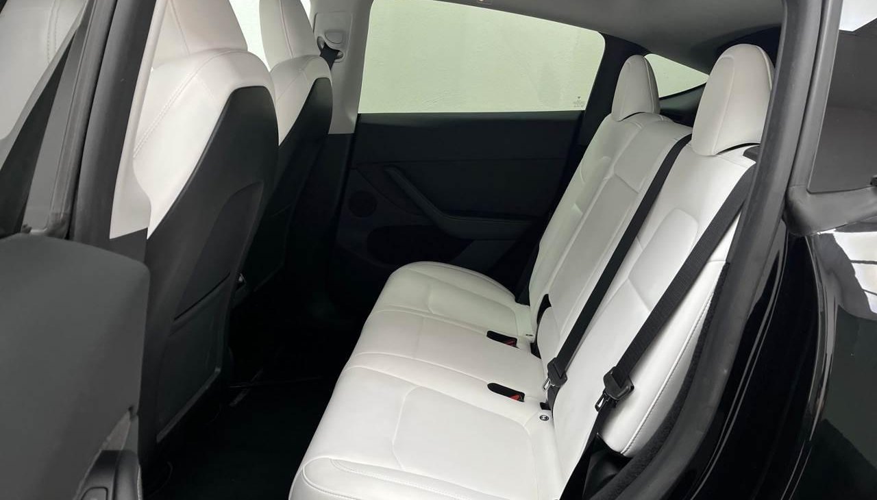 Tesla Model Y Performance Dual AWD 7