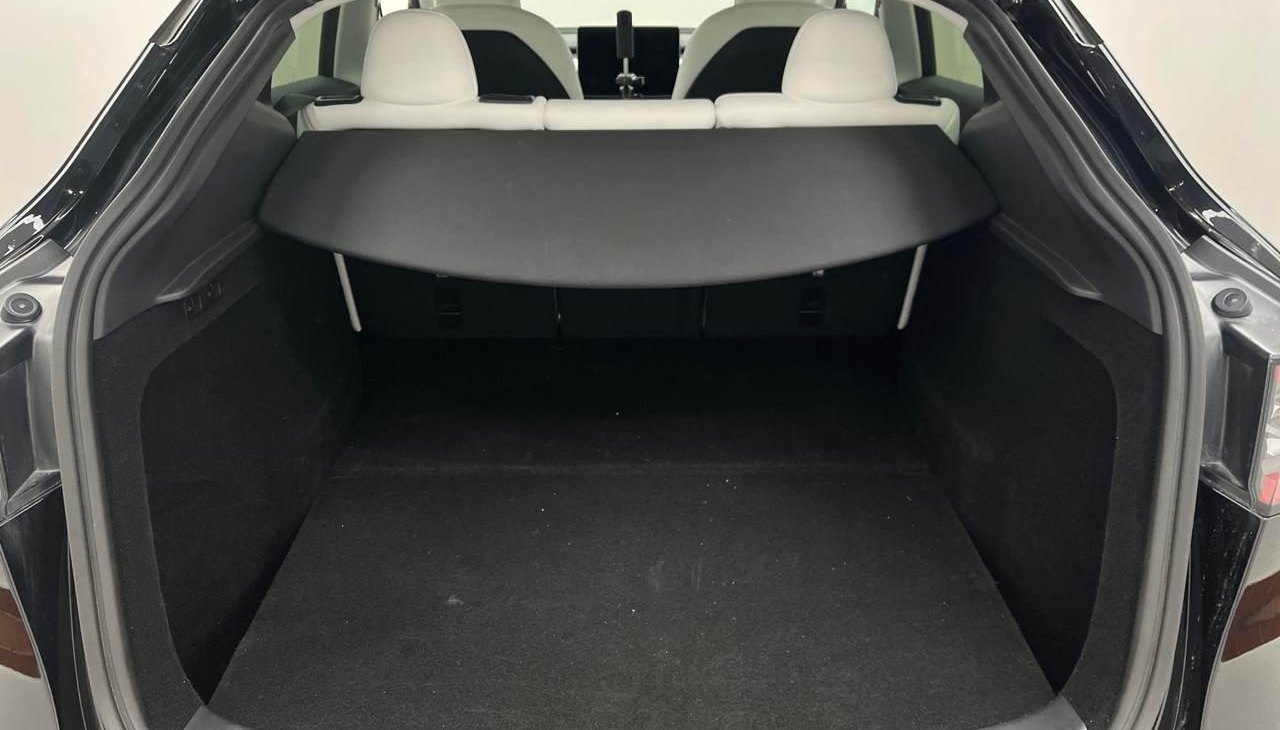 Tesla Model Y Performance Dual AWD 8