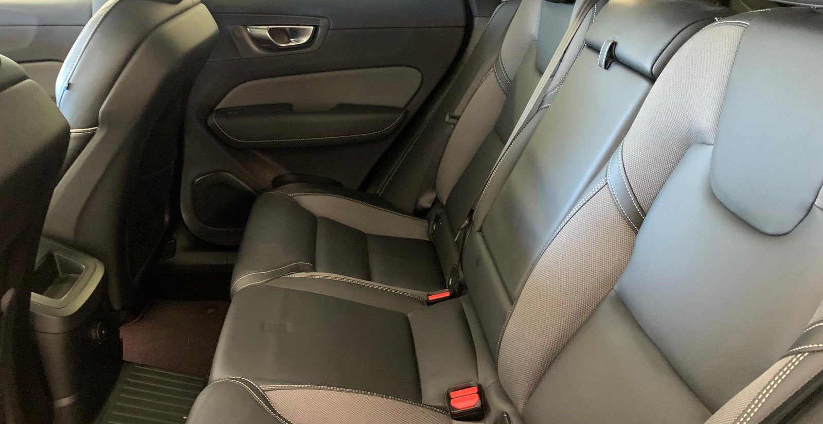 Volvo XC60 Plus Black Edition Recharge Plug-In Hybrid AWD 10